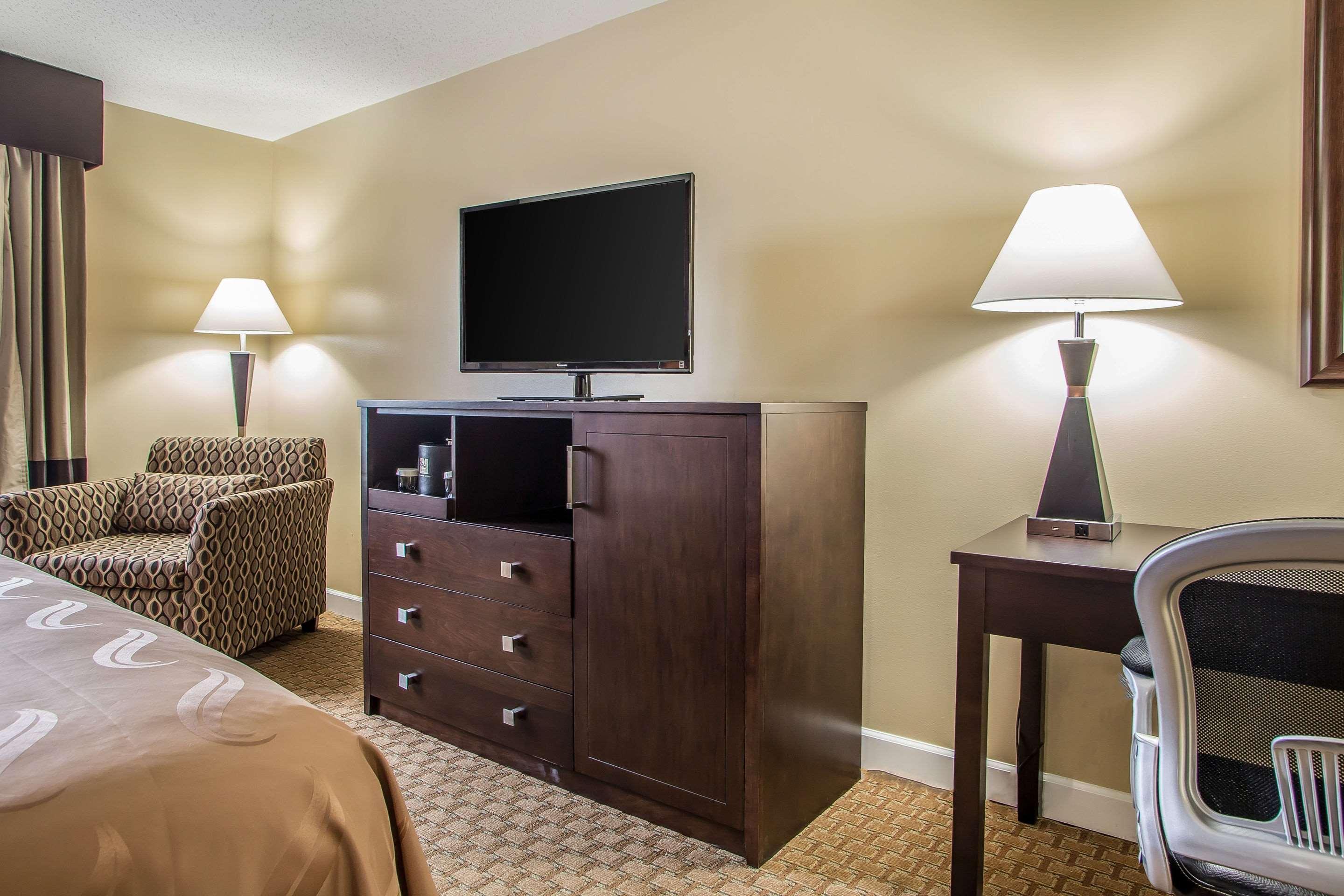 Quality Inn O'Hare Airport Шиллер-Парк Экстерьер фото